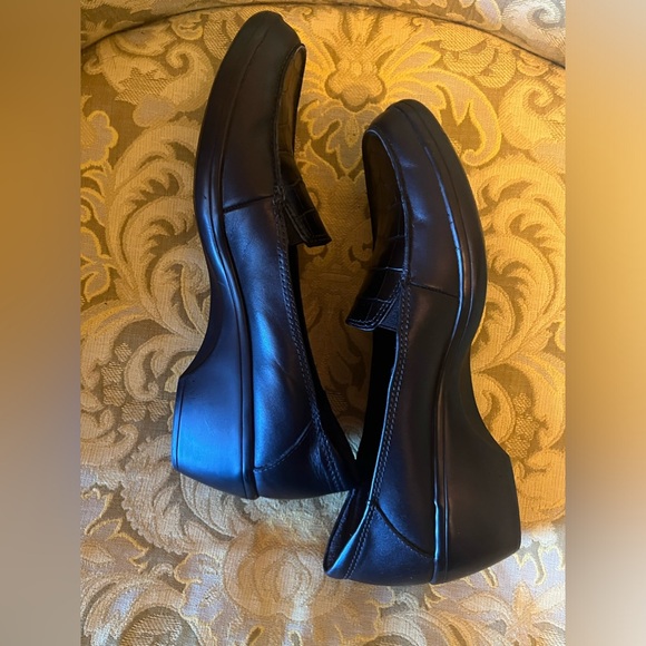 Clarks Loafers - Picture 5 of 9